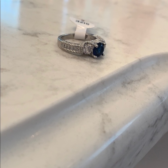 Ring - Picture 2 of 4